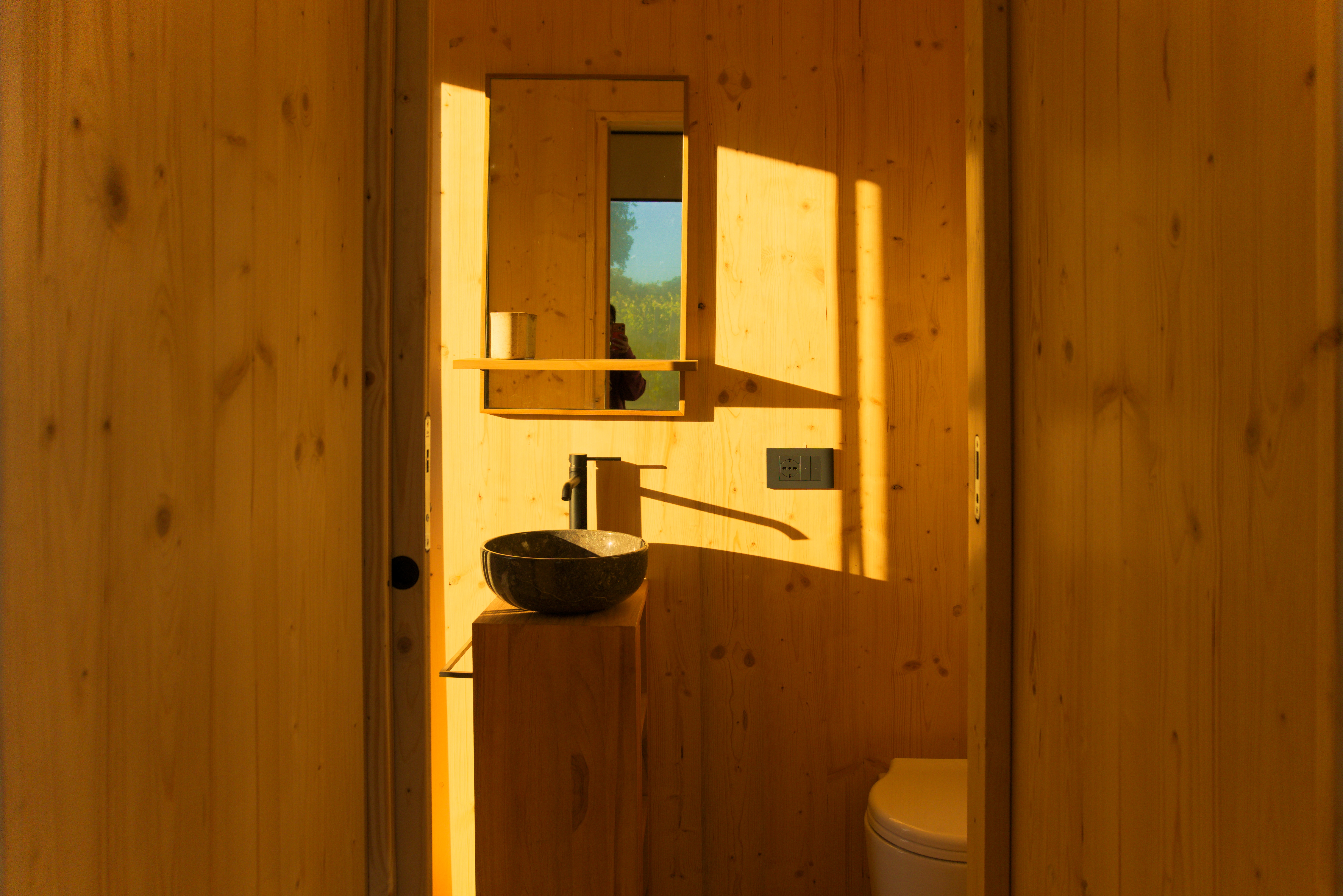 Dettaglio del bagno della tiny house